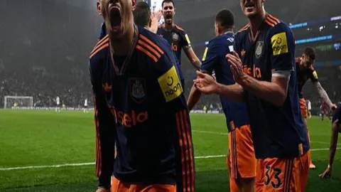 揭秘：萨拉赫公开发言引发众怒，利物浦遭遇新挑战